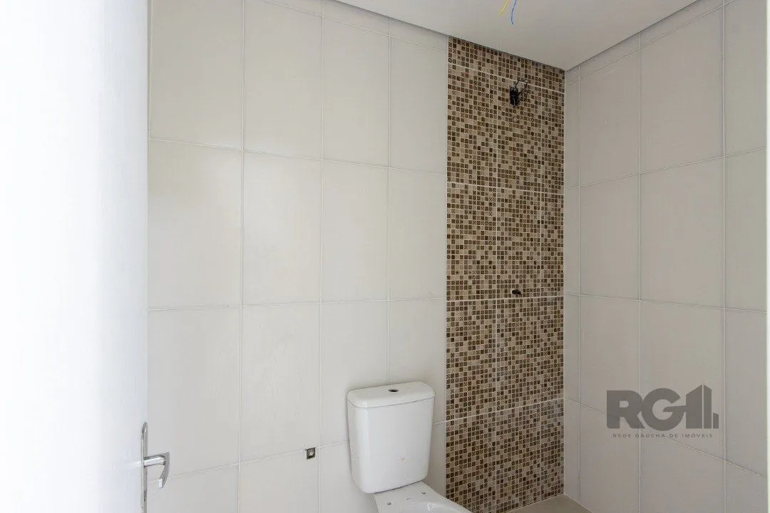 Imagem Casa no Bairro Hípica, 100% reformada, 2 dormitórios, 1 vaga de garagem.