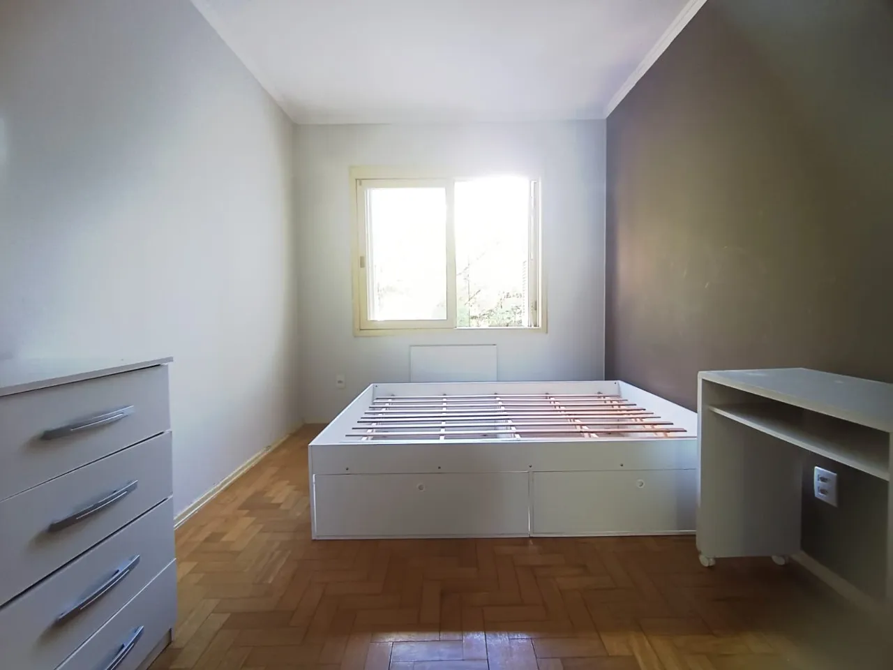 Imagem Apartamento de 2 dormitórios para locação no bairro Menino Deus, na Rua Barão do Gravataí. Um i...
