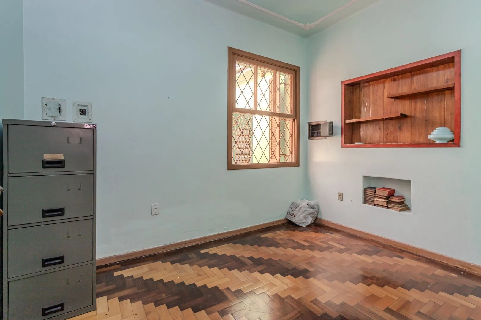 Imagem Casa sobrado no Partenon com 5 dormitórios e 4 vagas