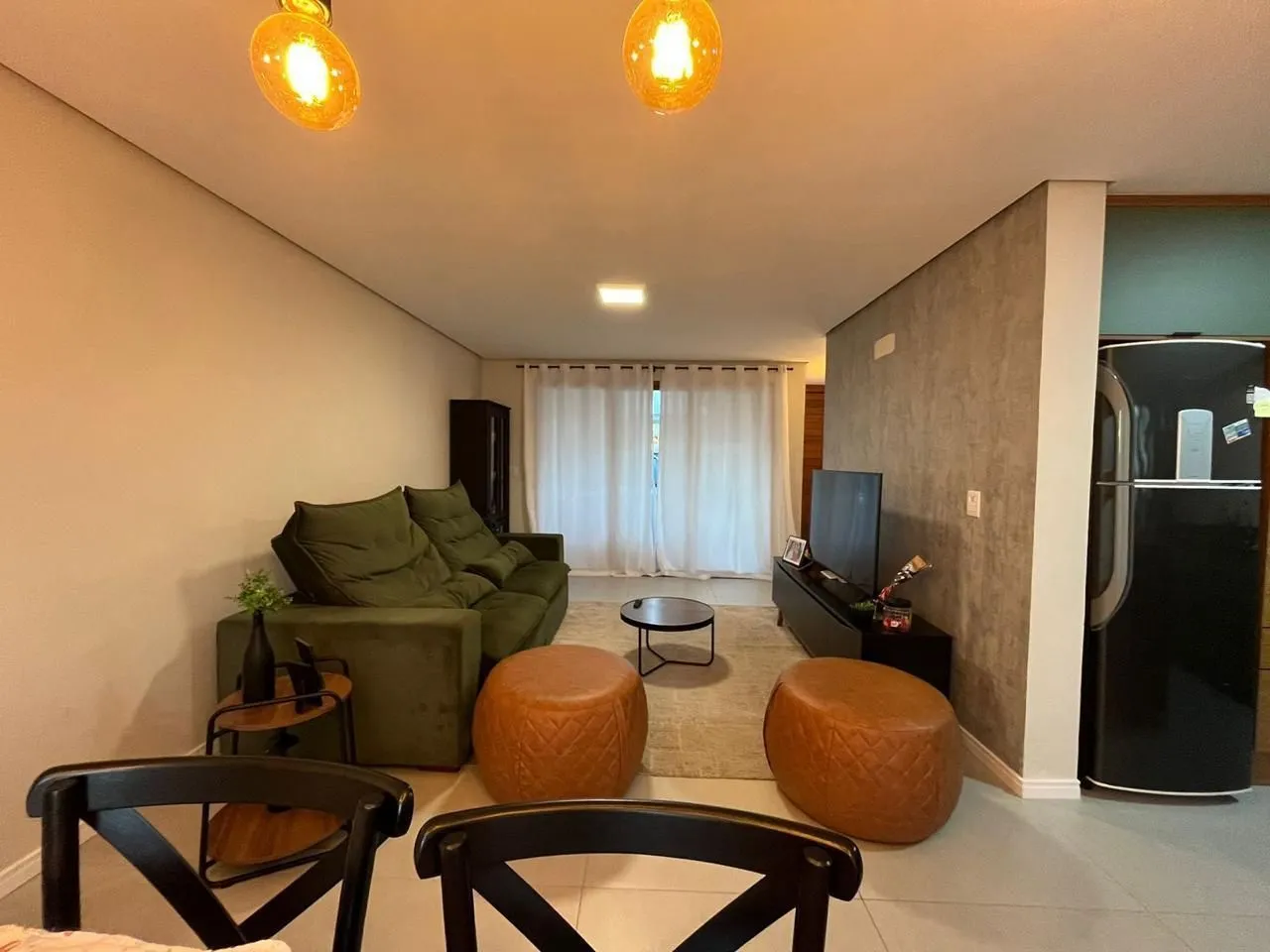 Imagem Casa em condomínio com 3 dormitórios, suíte e 2 vagas.