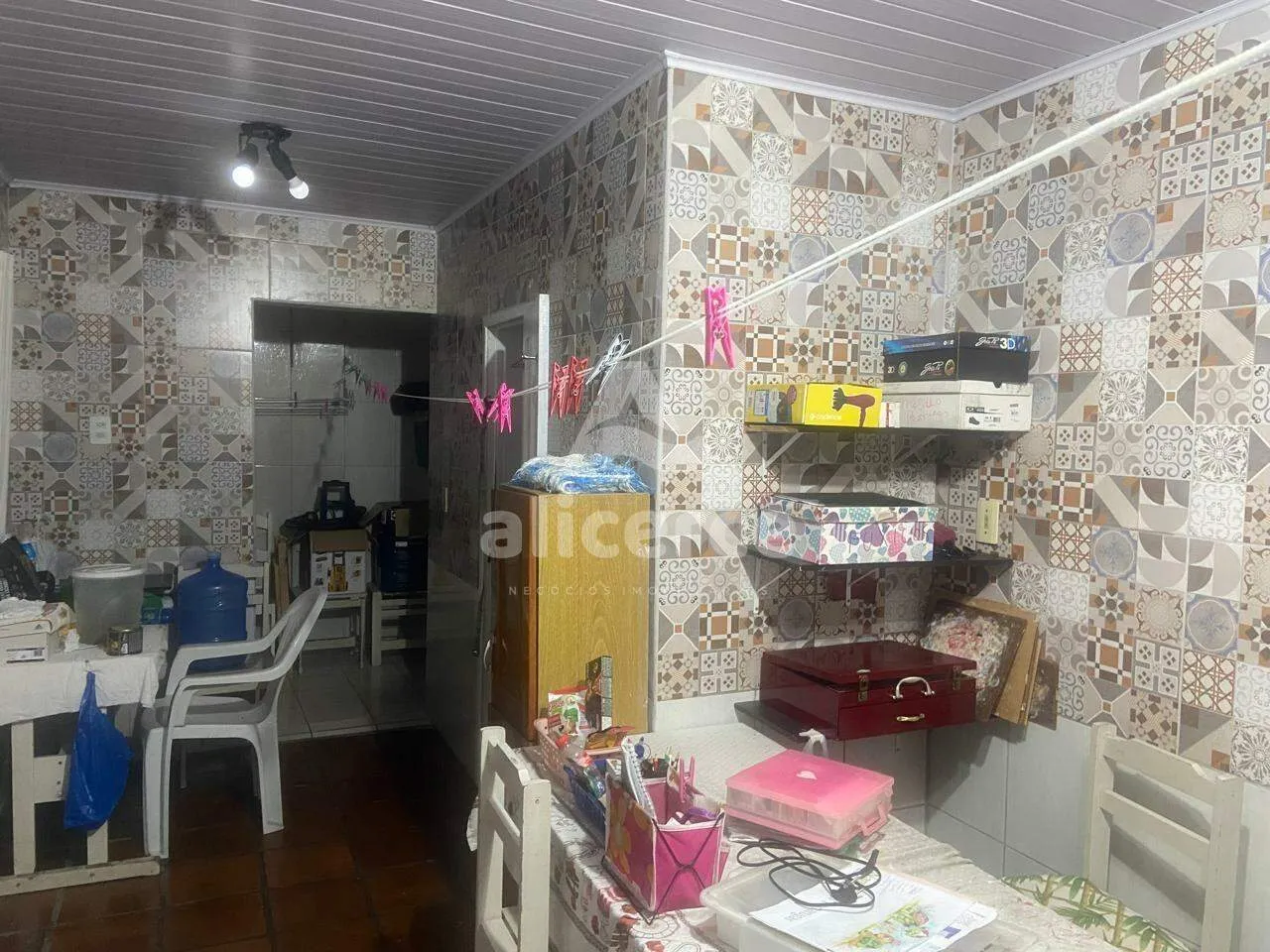 Imagem Casa com excelente localização no bairro Estreito, a apenas uma quadra da Beira-Mar Continental