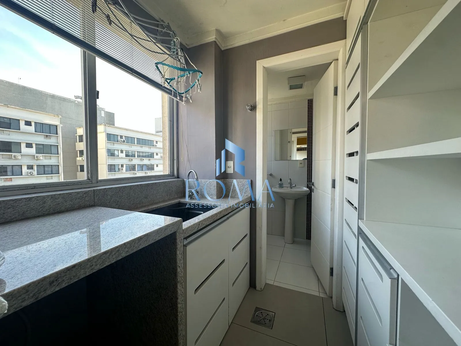 Imagem Apartamento semimobiliado de 03 dormitórios no Centro de Santa Maria.