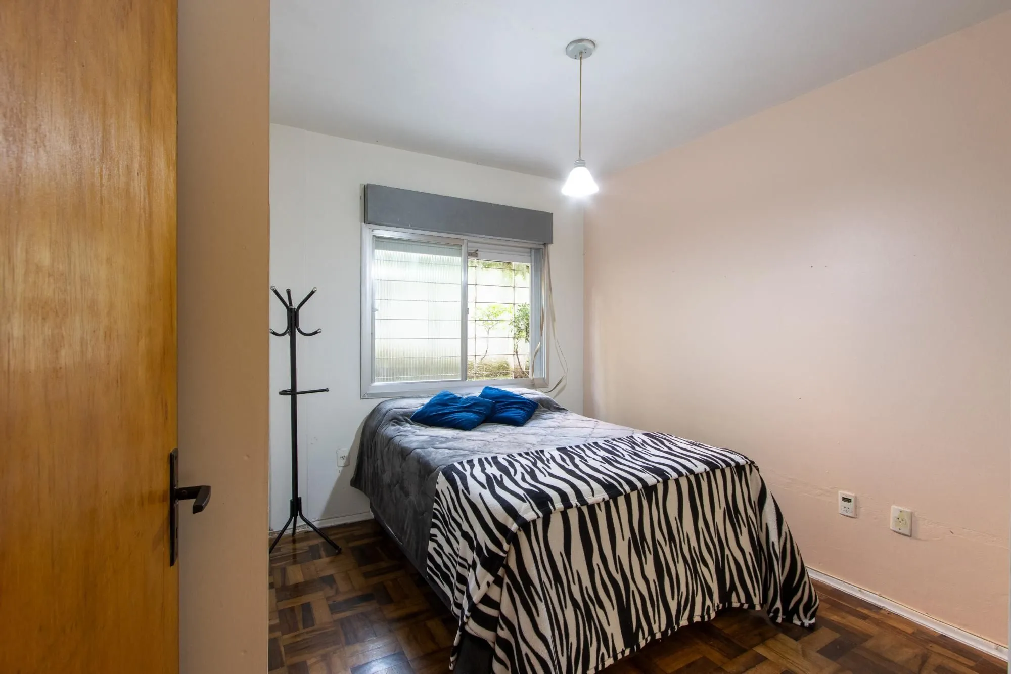 Imagem Apartamento térreo com pátio privativo no coração do Menino Deus, 2 dormitórios.