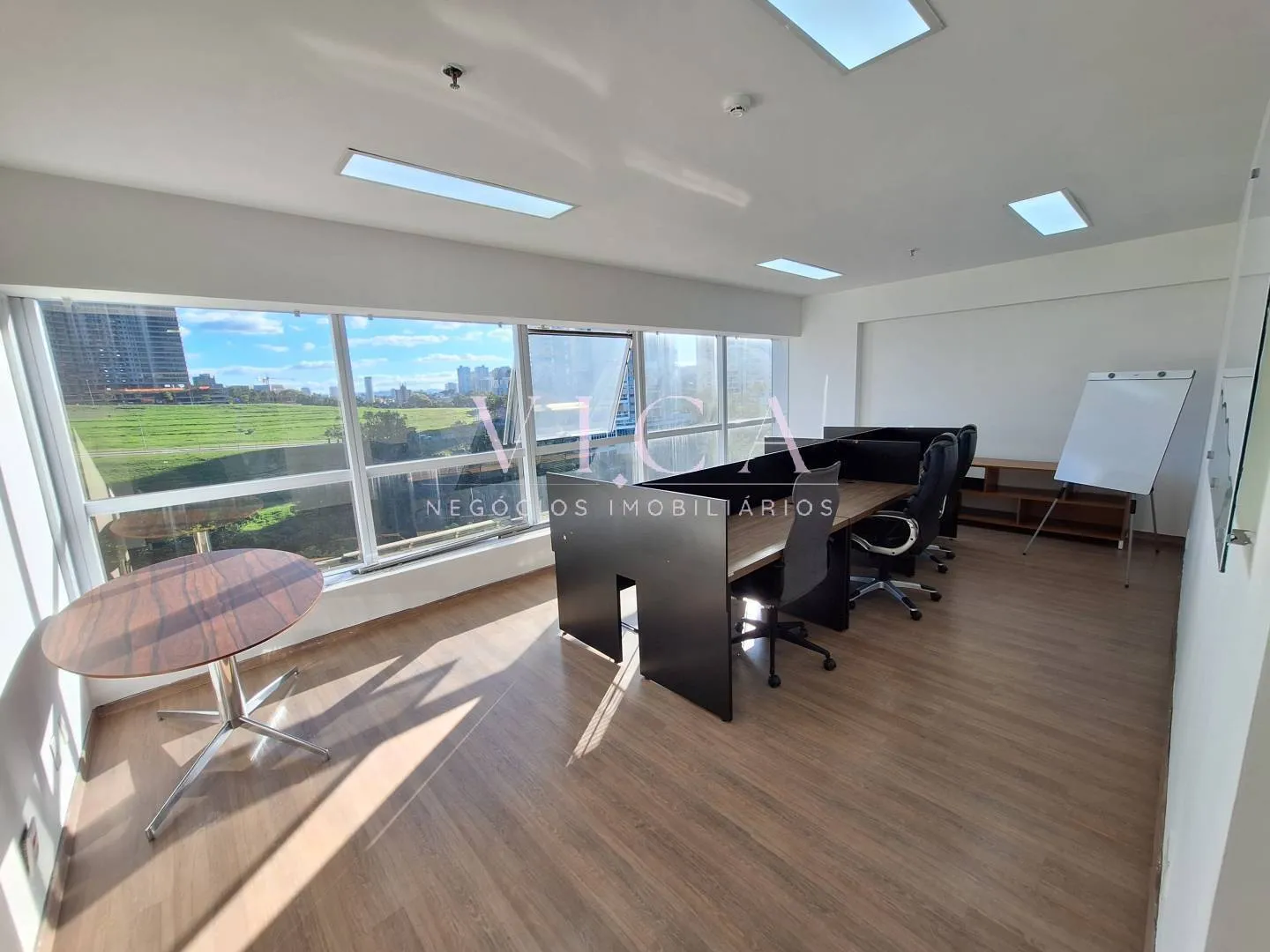 Imagem Sala mobiliada 42m² para aluguel por R$ 3.000,00/mês - Alphaville/SP