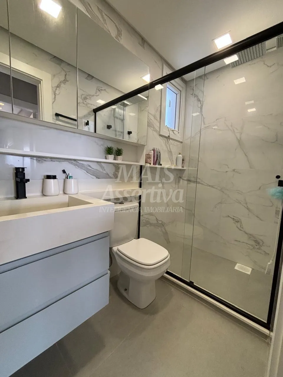 Imagem Excelente apartamento mobiliado à venda no Centro de Torres/RS - 2 dormitórios