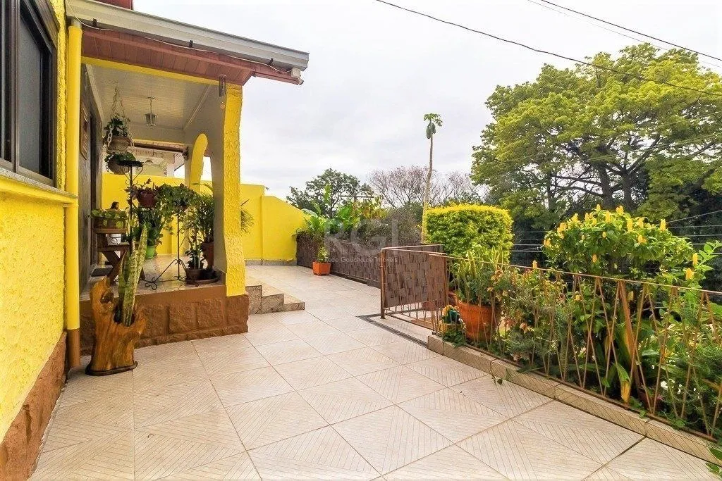 Imagem Casa para Venda - 148m², 2 dormitórios, 1 vaga - Partenon