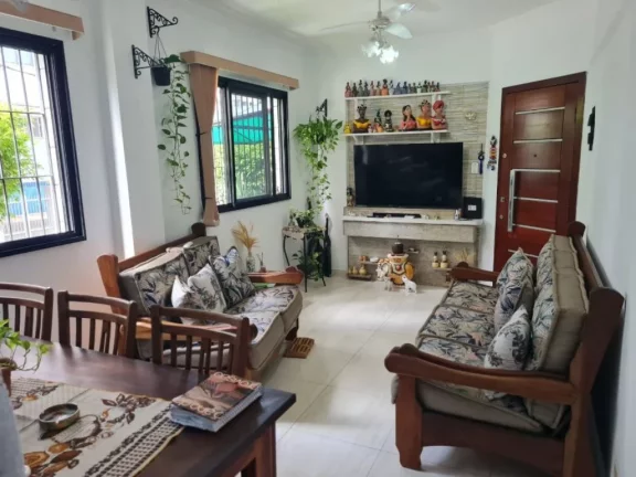 Imagem Excelente apartamento no coração do bairro Ocian a 3 quadras da praia e com piscina! Com 2 dormitórios, sendo 1 suíte,coxinha e quartos com armários planejados e piso em porcelanato.