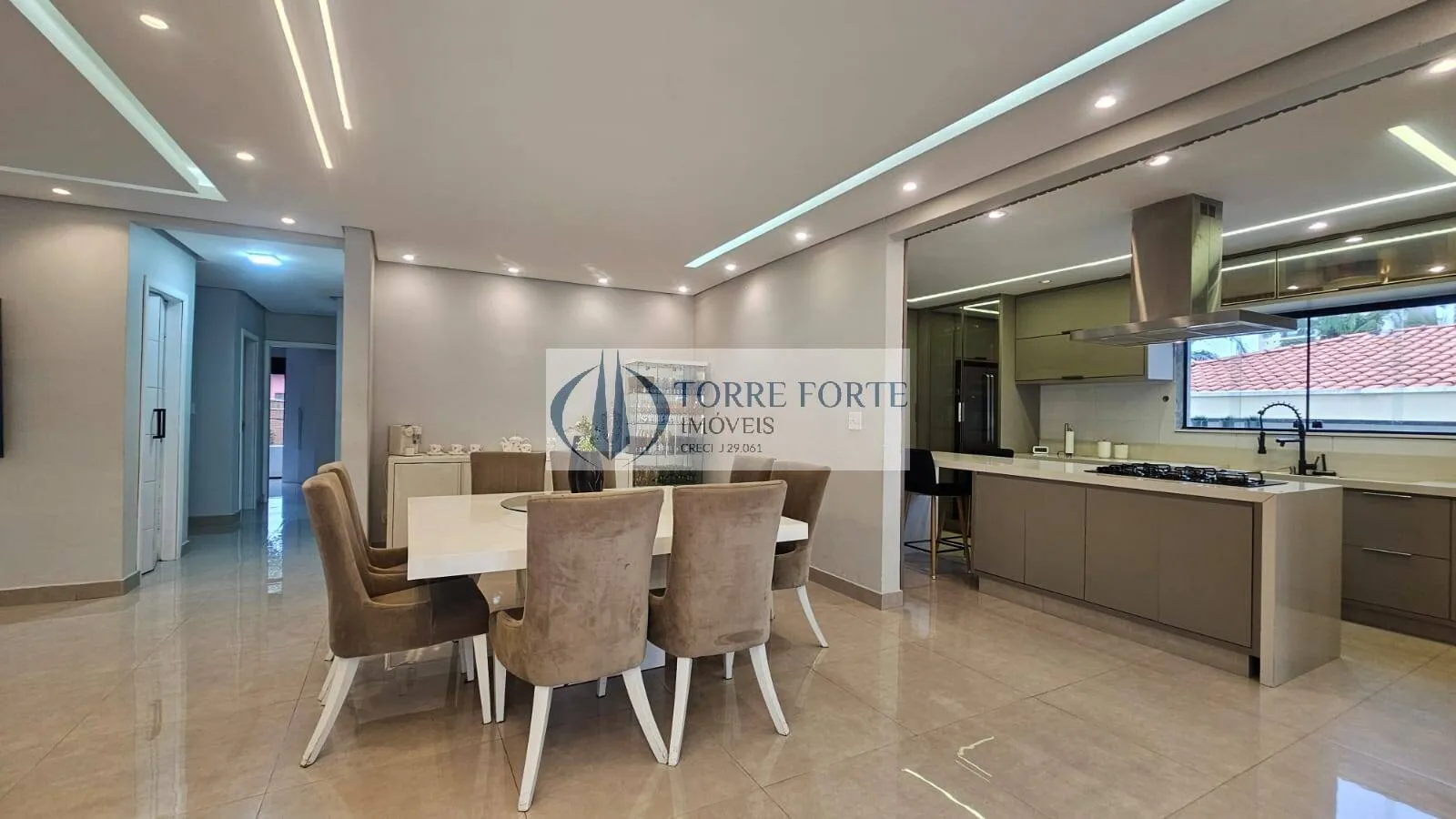Imagem Ótima casa 396 m², 3 dormitórios sendo 1 suíte, 5 banheiros, em S.C do Sul