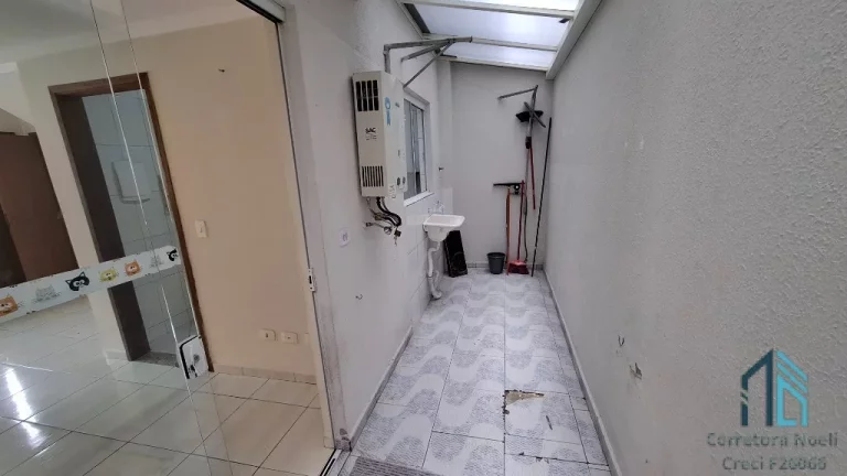 Imagem Sobrado em condomínio fechado 03 quartos c/suíte, desocupado no Uberaba em Curitiba PR