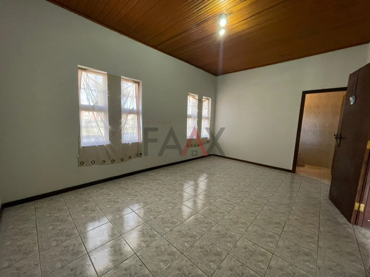 Imagem Oportunidade Única Casa com Barracão à Venda, CENTRO, GUARAPUAVA - PR