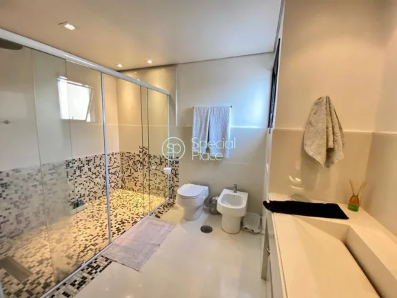 Imagem Lindo, Moderno e Aconchegante!!! Hall de entrada seguido de living para três ambientes com varanda ...