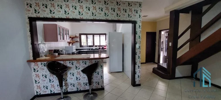 Imagem (Financiamento e estuda permuta) Sobrado a venda 04 quartos c/suíte, 04 vagas em Joinville SC