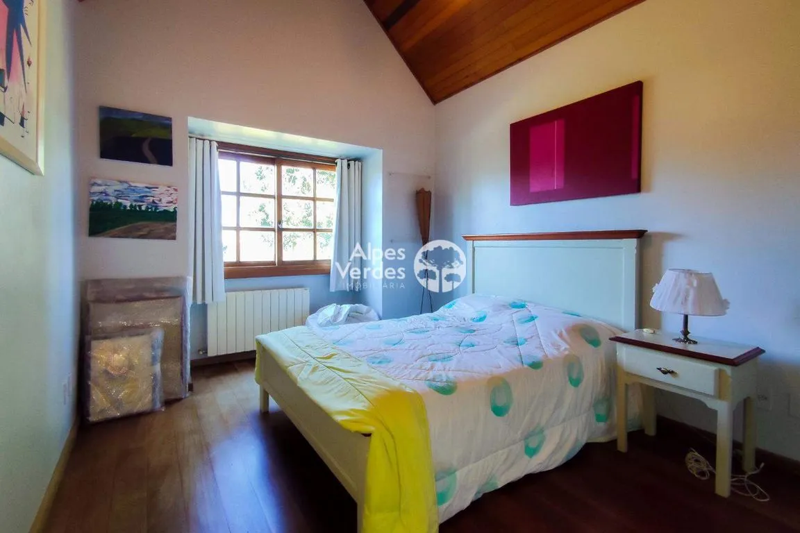 Imagem Vende-se Casa no Quinta da Serra, com 04 dormitórios