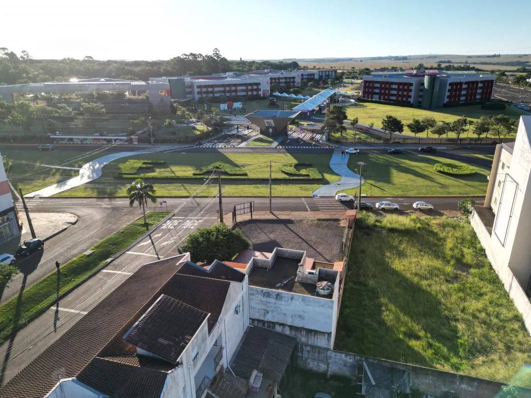 Imagem Terreno de esquina com sala comercial e apartamento, Bairro Fag, Cascavel - Venda