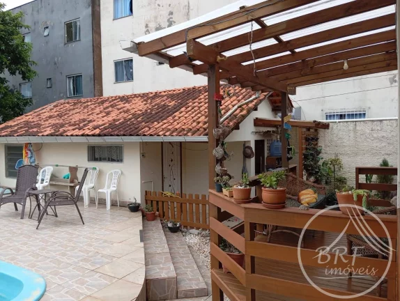 Imagem Excelente Casa 3 Dormitórios/Suíte c/ Piscina + Loft nos Ingleses