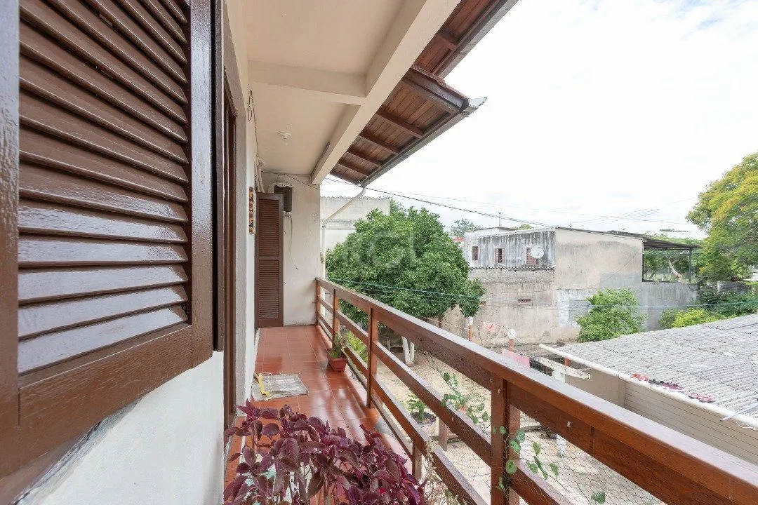 Imagem Casa para Venda - 161m², 3 dormitórios, 3 vagas - Nonoai