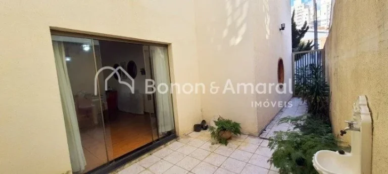 Imagem Excelente casa com 3 dormitórios, sendo 1 suíte com varanda, banheiro social, e um living amplo qu...