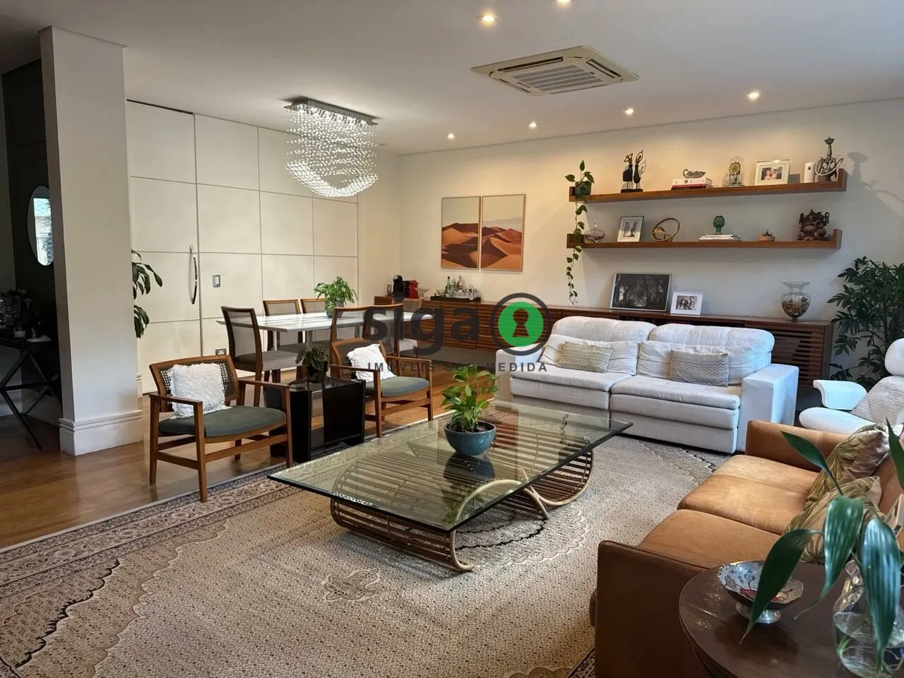 Foto do imóvel VENDE CASA em CONDOMÍNIO FECHADO no Campo Belo com 3 Suítes e 5 Vagas