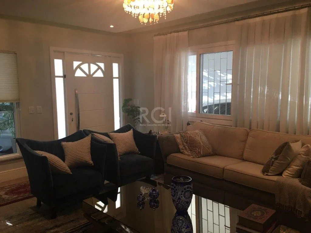 Imagem Casa para Venda - 230m², 3 dormitórios, sendo 3 suites, 3 vagas - Chácara das Pedras