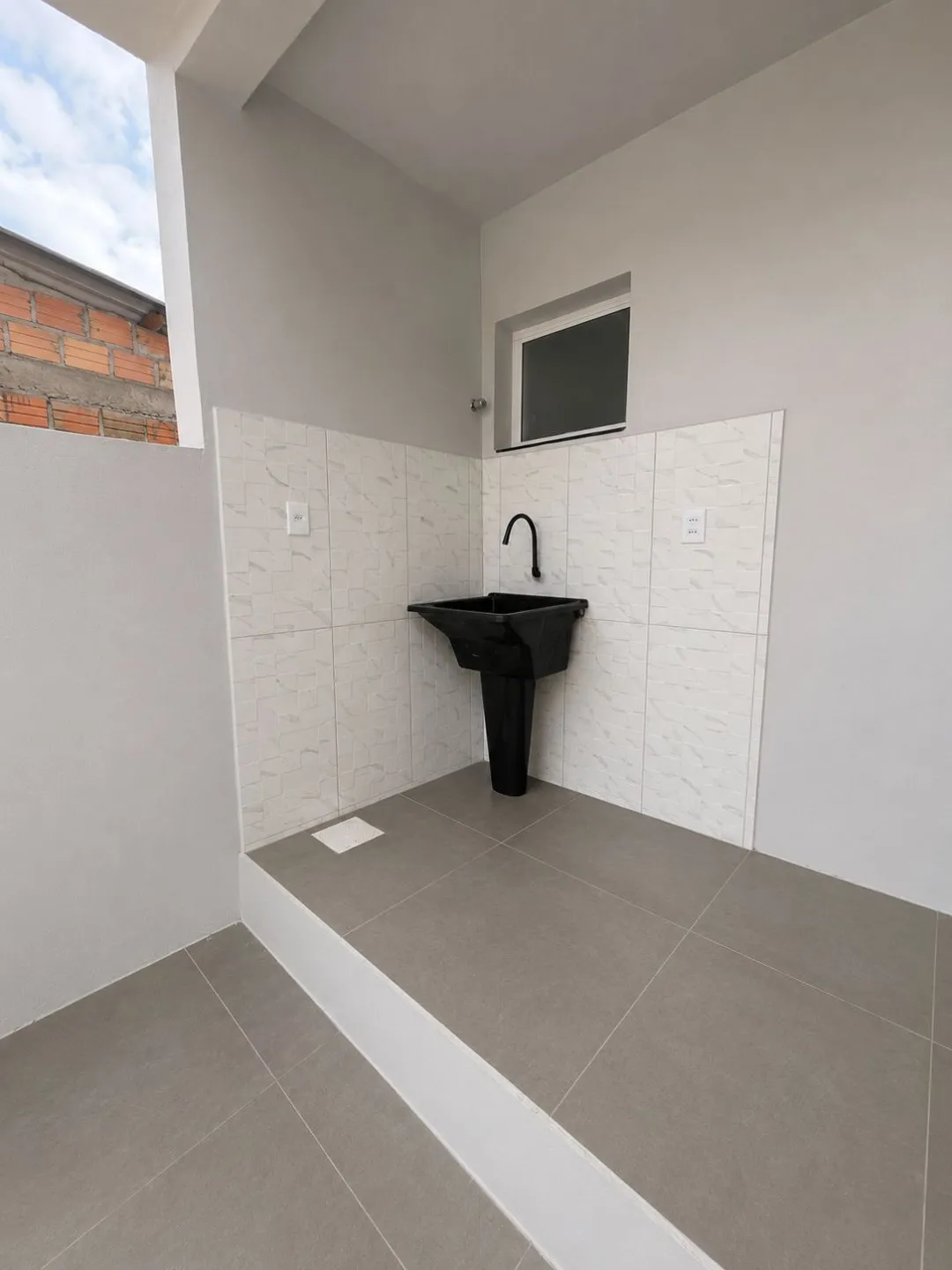 Imagem Casa Nova com Suíte, Lareira e Acabamento impecável