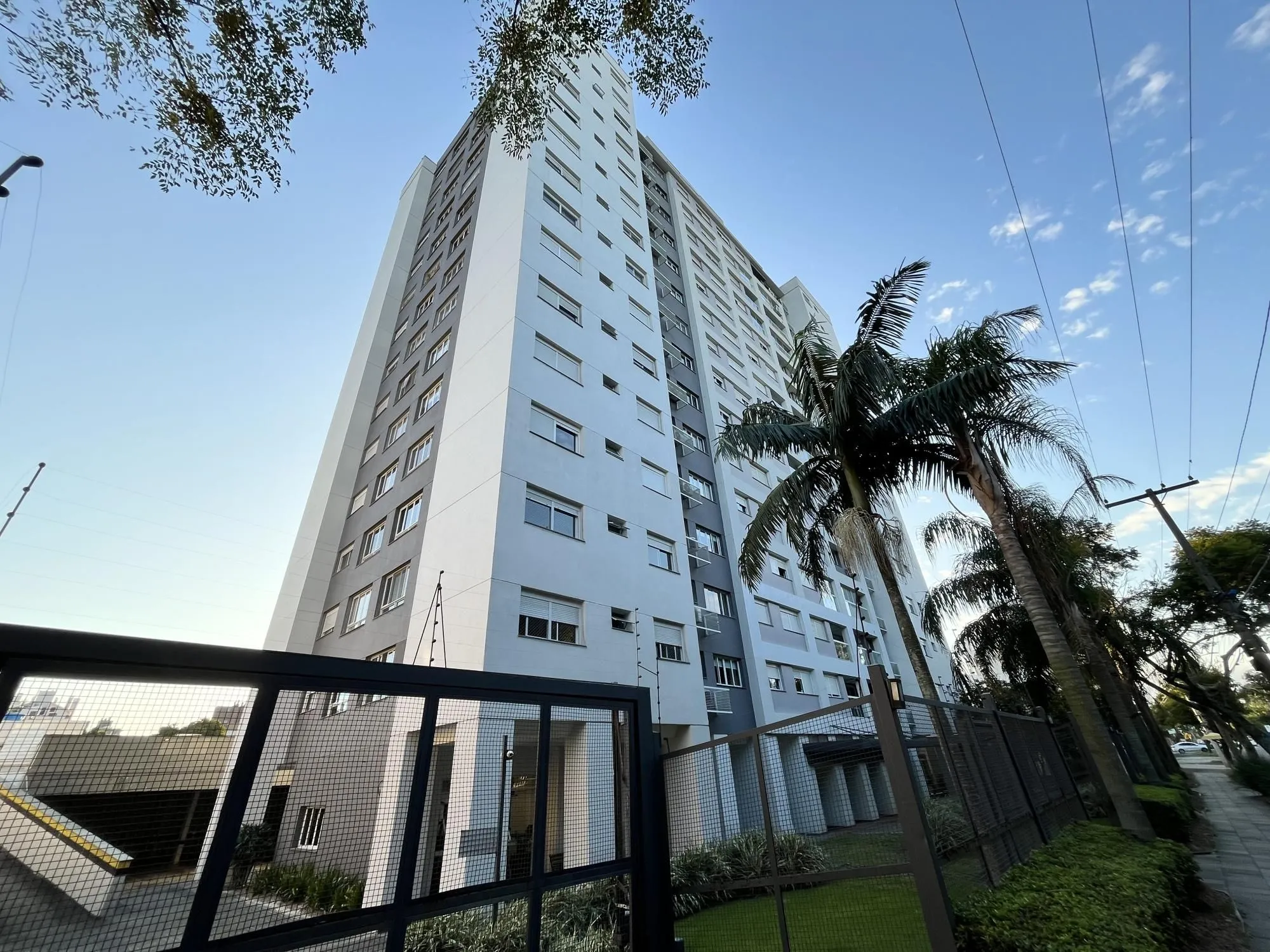 Apartamento de 3 quartos, semi mobiliado, suíte e 1 vaga de garagem