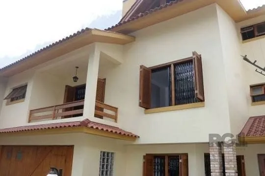 Imagem Excelente casa de 287m² com 3 dormitórios e 4 vagas.