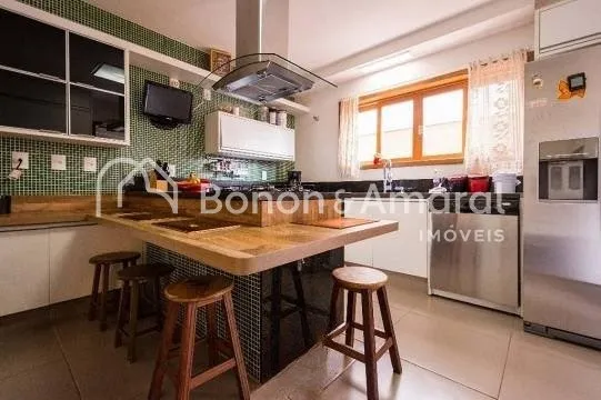 Imagem Casa de condomínio com 340 m² e 4 quartos