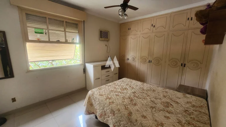 Imagem Sobrado Espetacular no Coração do Embaré – Conforto, Elegância e Localização Privilegiada