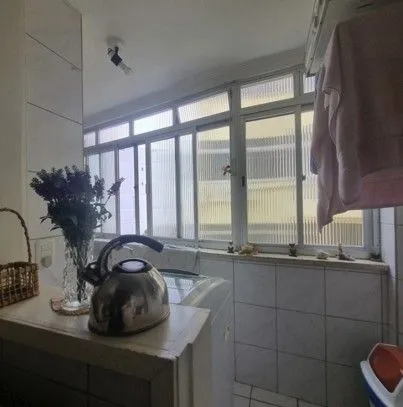 Imagem Apartamento de 2 dormitórios, semi mobiliado, ensolarado para venda no bairro Cidade Baixa em Porto Alegre/RS.