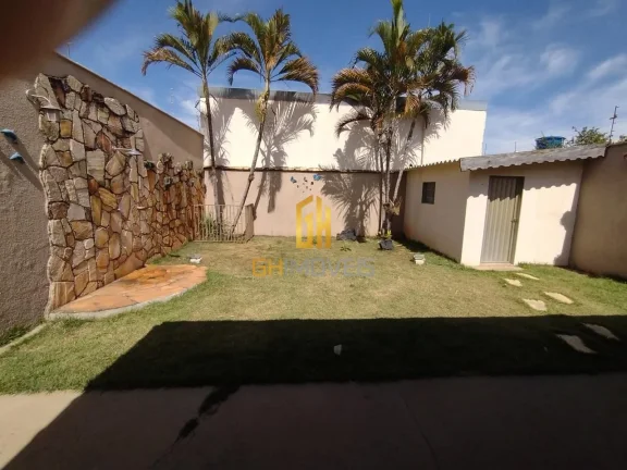 Imagem Casa com 3 quartos no Bairro Ilda, em terreno com 240m² com 90m² de área construída possui:- Sal...