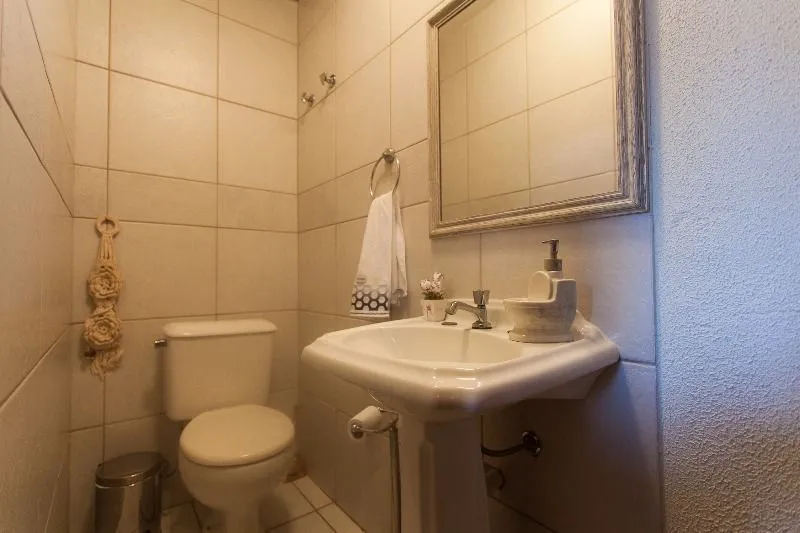 Imagem Casa Condominio para Venda - 170m², 3 dormitórios, sendo 1 suites, 2 vagas - Cavalhada