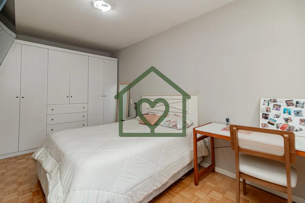 Imagem Apartamento de 3 dormitórios com dependência de empregada, com 89m² privativos, localizado no cha...