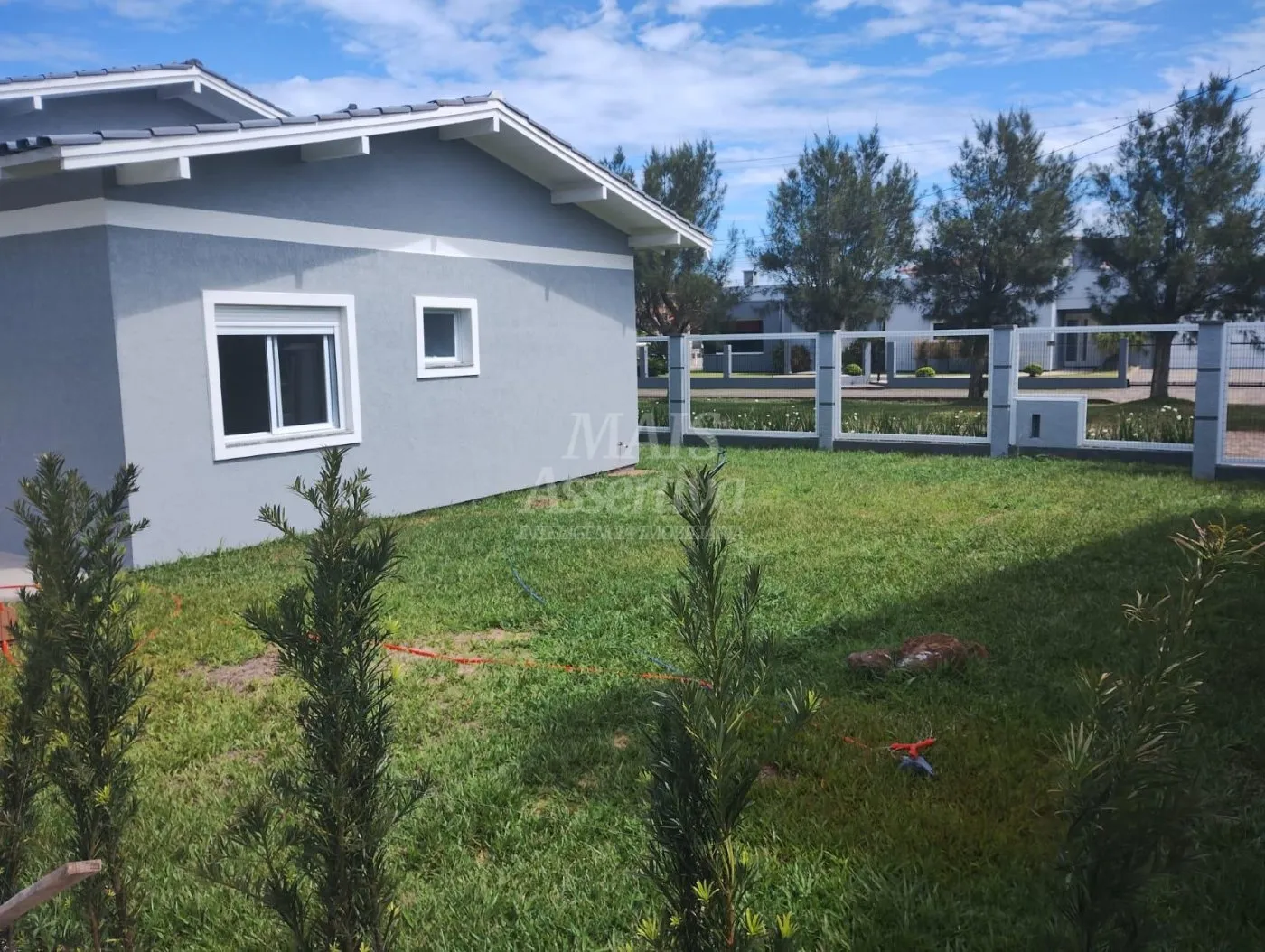 Imagem Excelente casa a venda em Tramandaí - 3 dormitórios, 2 vagas de garagem