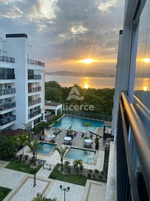 Imagem Apartamento à venda com 3 quartos 1 suíte, 96,37m² em Abraão Florianópolis