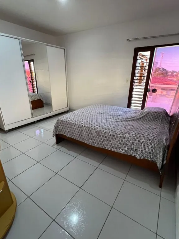 Imagem Casa duplex ampla no Bairro dos Estados, com 7 quartos, 4 suítes, varandas, terraço e excelente localização em João Pessoa.