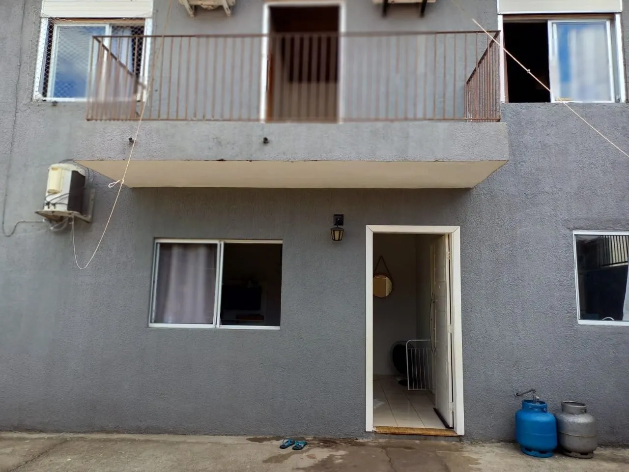 Imagem Duas casas no terreno com 2 vagas de garagem
