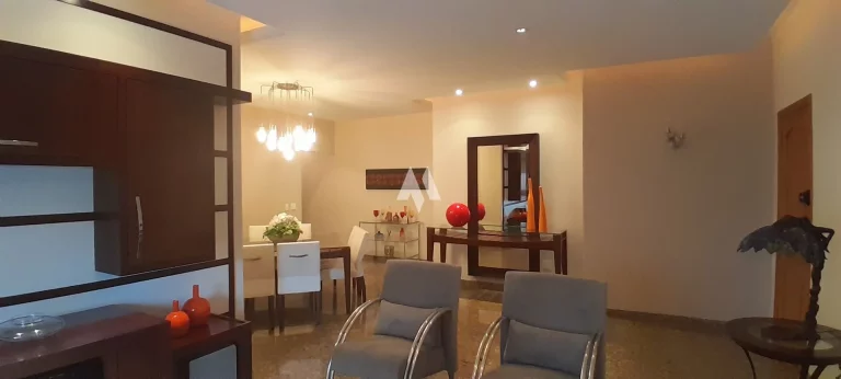 Imagem Apartamento à venda com 3 Suítes e na quadra da praia no Embaré de Santos/SP