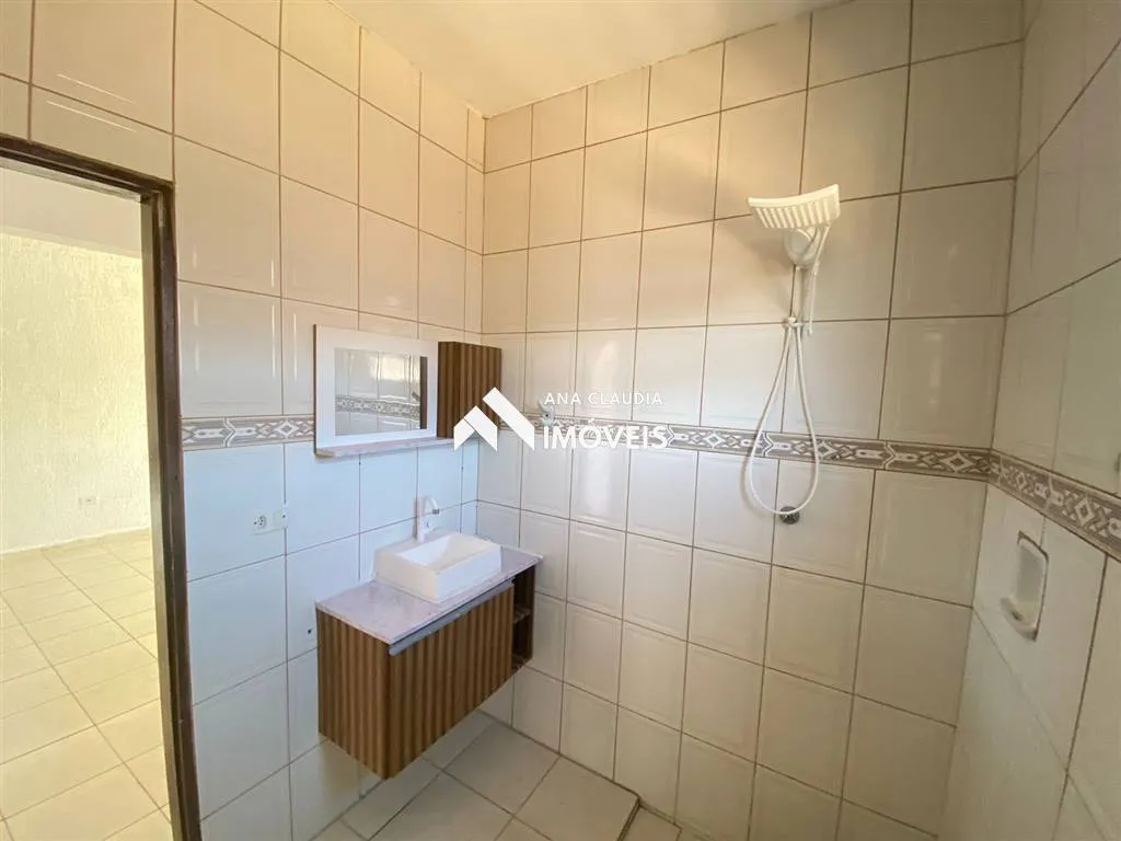 Imagem Casa a Venda Lote inteiro com picina.