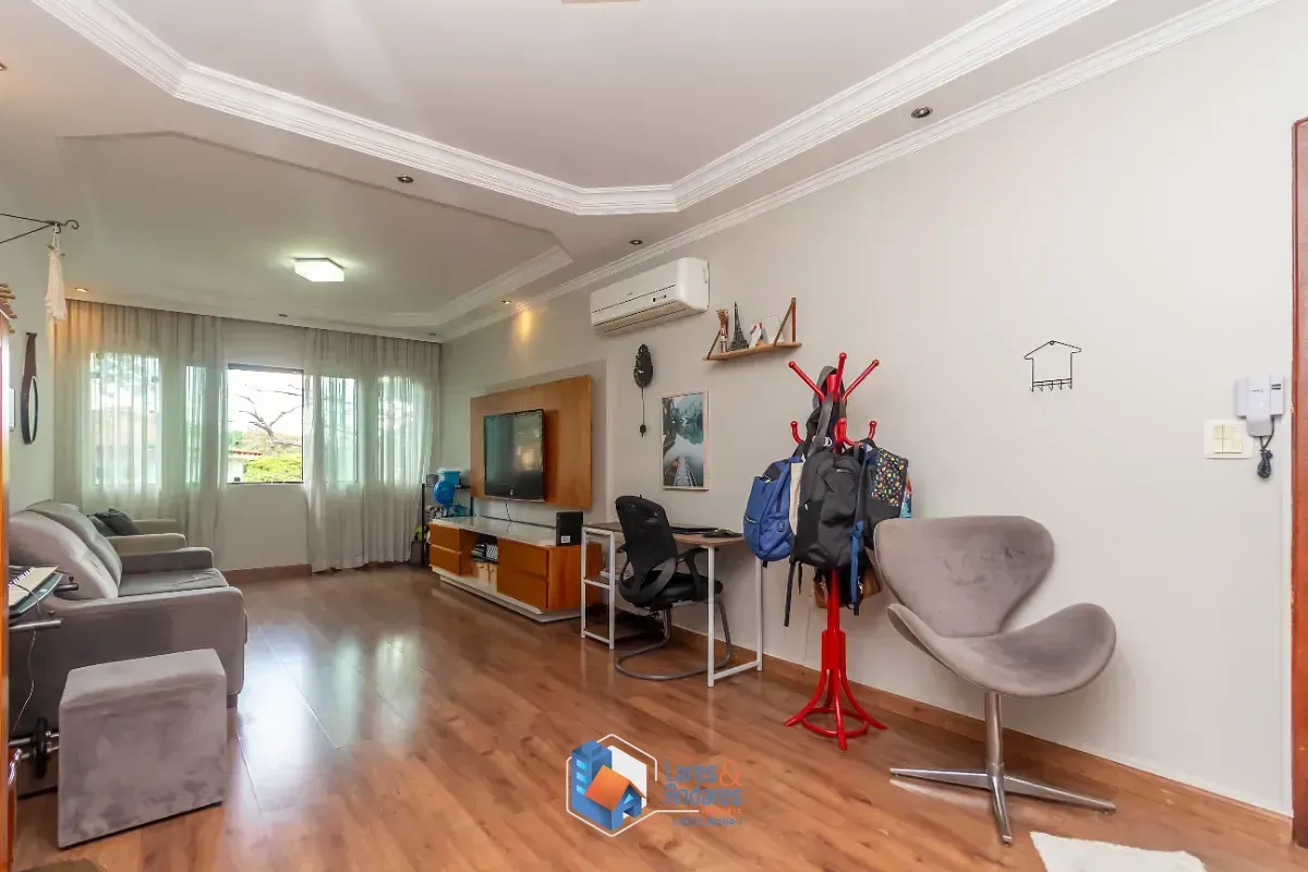 Imagem Sobrado para venda em Parque São Domingos com 3 quartos, sendo 3 suítes, 190m²