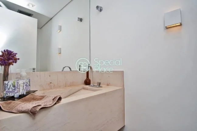 Imagem Ótimo apartamento à venda no Morumbi - Área: 138,14m² - Living com varanda na copa das árvores ...