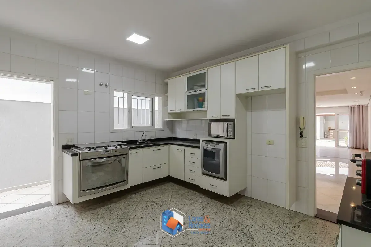 Imagem Sobrado para venda em Vila Brasílio Machado com 4 quartos, sendo 1 suíte, 255m²