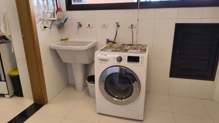 Imagem Apartamento à venda na Vila Mariana, com 4 suítes, 3 salas, 6 banheiros, 4 vagas.