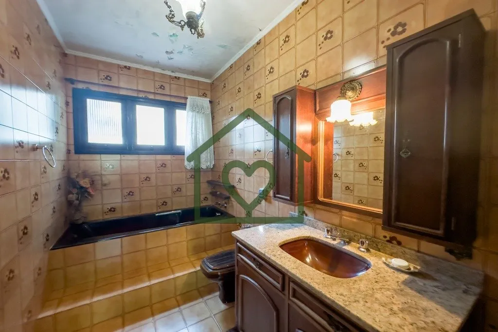 Imagem Belíssima casa, localizada no desejado bairro Bela Vista, com pátio com piscina e um anexo ao fund...
