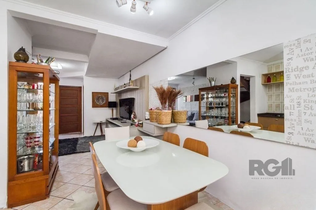 Imagem Casa de 117m² - 3 dormitórios e 1 vaga no bairro Hípica
