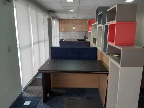 Imagem LOCAÇÃO DE SALAS COMERCIAIS MOBILIADAS NO EDIFÍCIO MARQUÊS BUSINESS CENTER, NA BARRA FUNDA/SP com 132m² e 4 vagas, sendo 100 m do metro. CONSULTE-NOS.