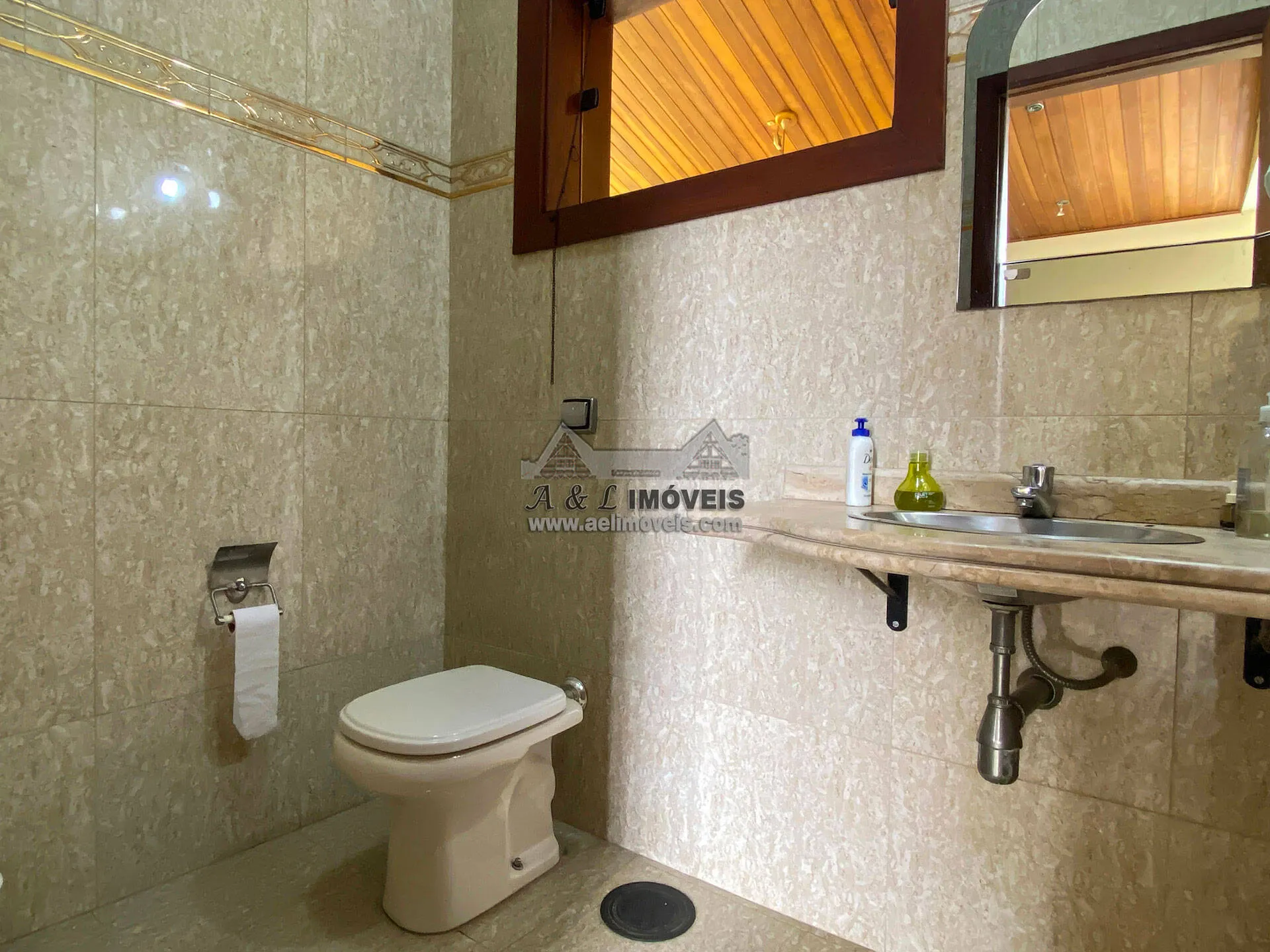 Imagem Casa à venda em Taubaté - Com 06 dormitórios no Taubaté Village