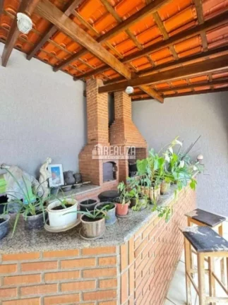 Imagem Casa com 3 suítes e varanda gourmet no bairro Santa Maria em Uberaba