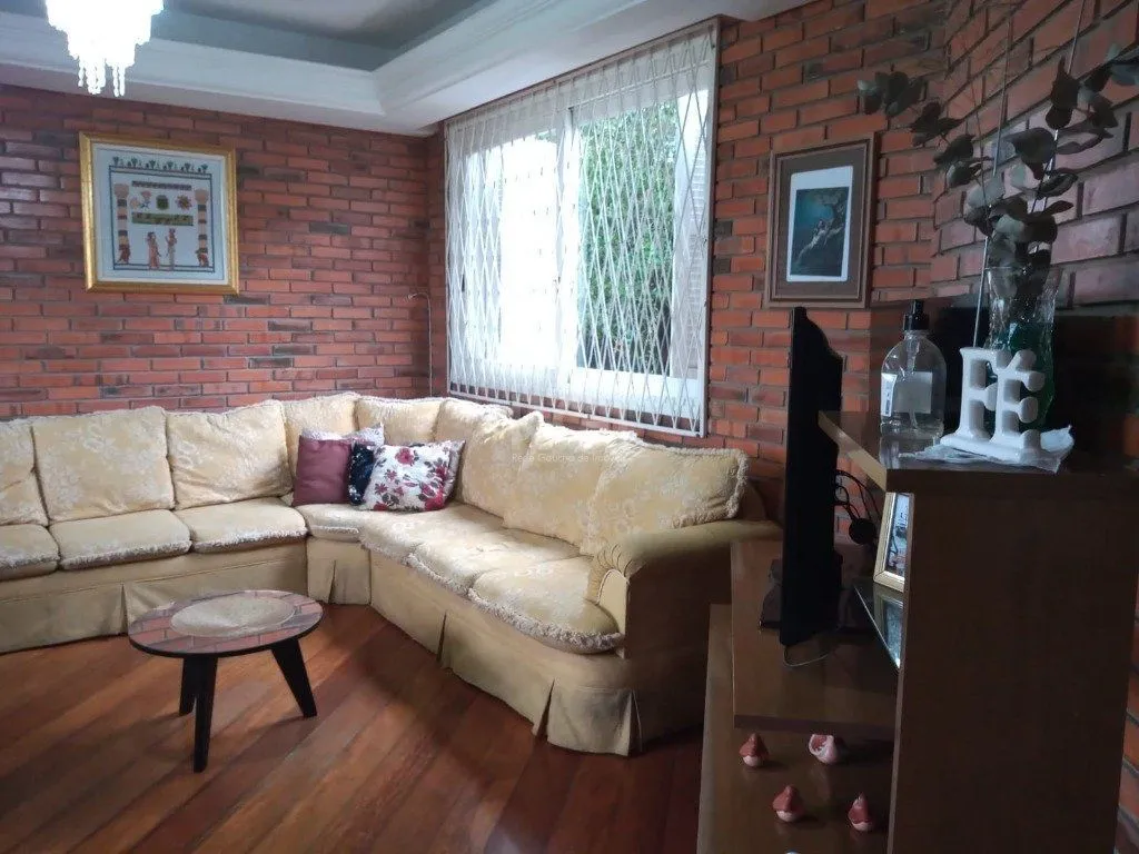 Imagem Casa para Venda - 256.87m², 3 dormitórios, sendo 1 suites, 2 vagas - Teresópolis
