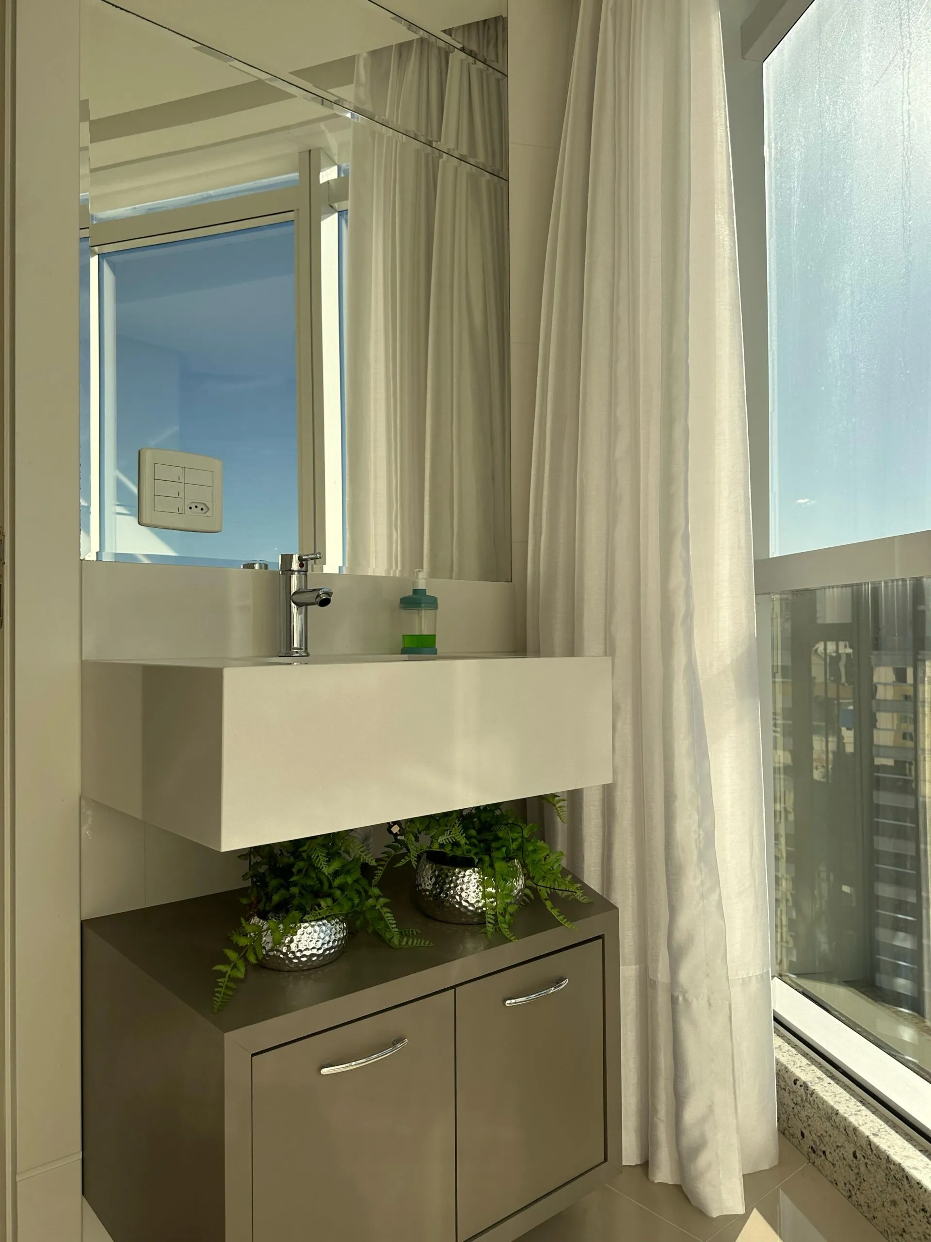 Imagem Apartamento com vista para o mar à venda com 229m2 por R$ 5.500.000,00