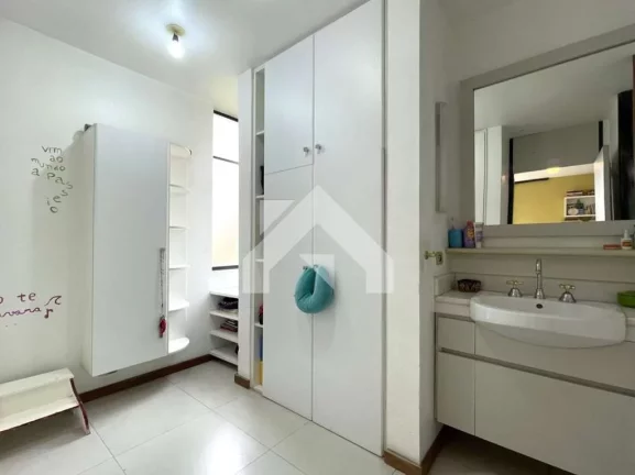 Imagem Casa de Condomínio em Palos Verdes - Cotia